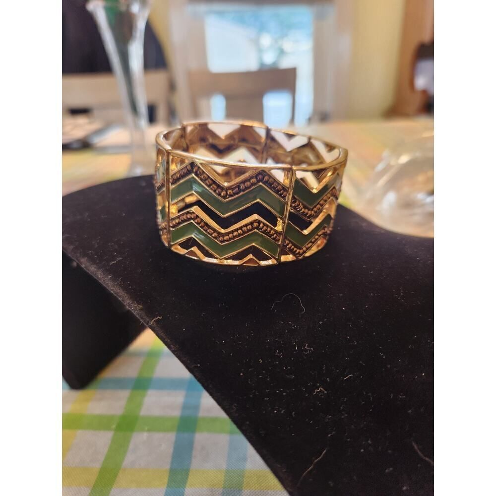 Green Aztec Geometric Modern Stretch Wide Bracelet Gold Tone - Picture 4 of 4